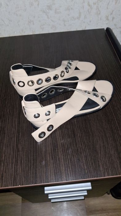 Дамски сандали номер 37