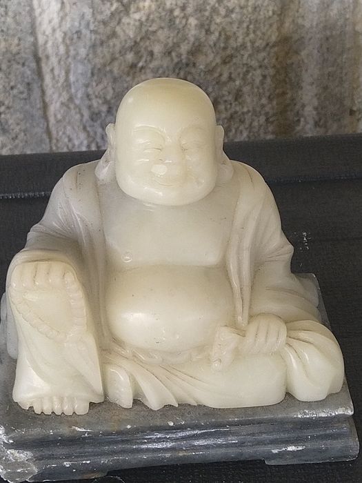 Продавам Китайска антикварна склуптура на щастливият Буда Нефритена