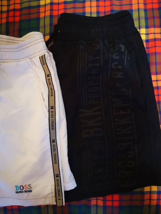 Два чифта чисто нови мъжки бански