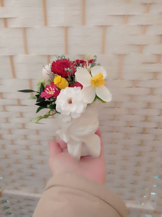 Aranjamente florale în vaze fetite,pentru cadou(școală sau alteocazii)