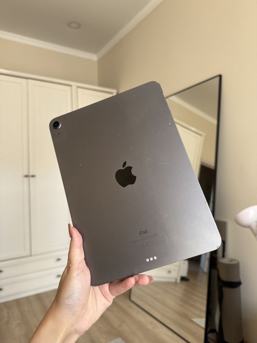 Продается iPad Air 4 поколения