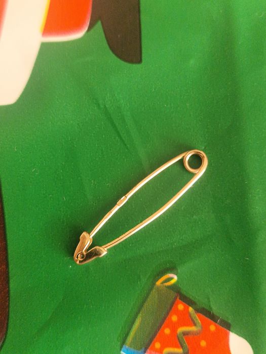 Продам золотую булавку