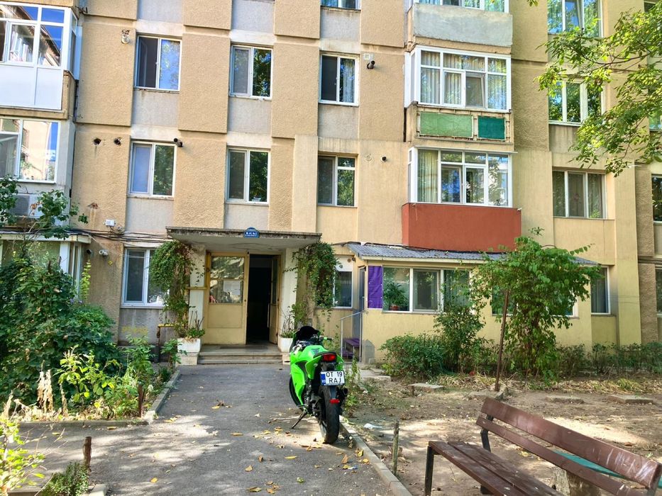 Vand apartament cu doua camere