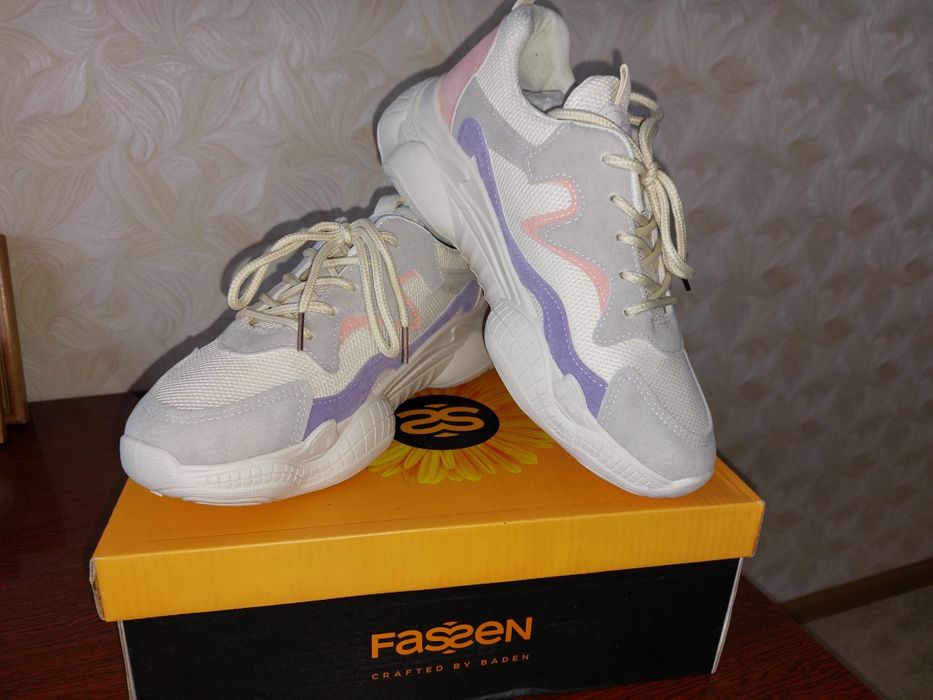 Продам кроссовки