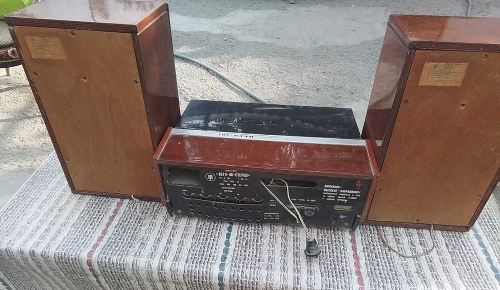 Проигрыватель пластинок Вега