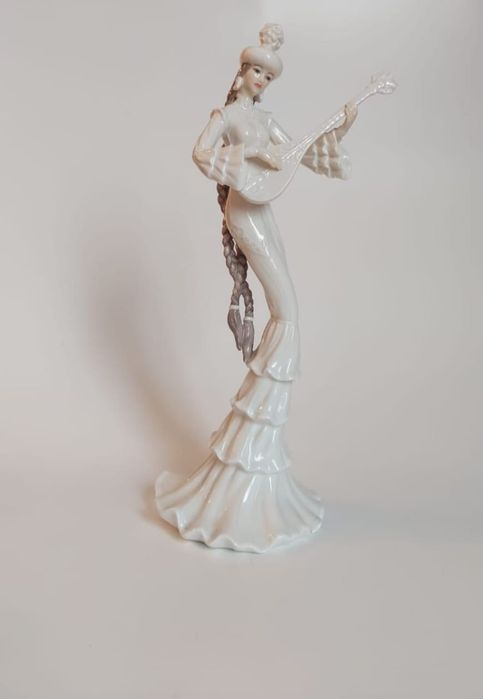 Статуэтка "Казашка с домброй ЭКСКЛЮЗИВ!