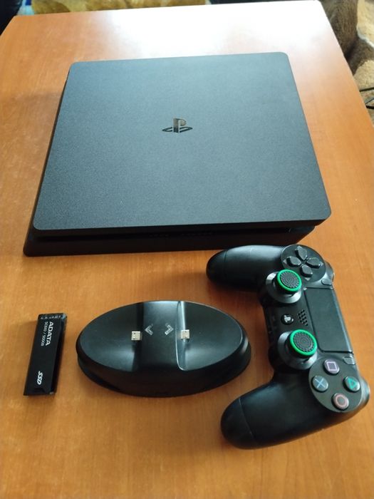 Play Station 4 Slim
