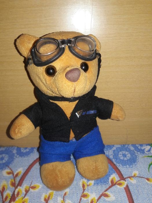 Мягкая игрушка с логотипом компании аir astana. Высота 19-20 см.