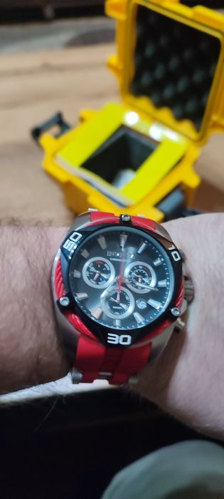 Продаю часы INVICTA