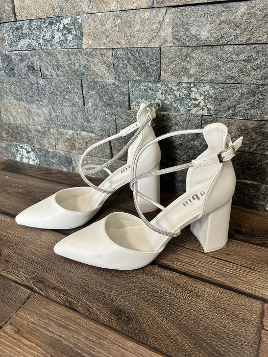 Бели токчета размер 40