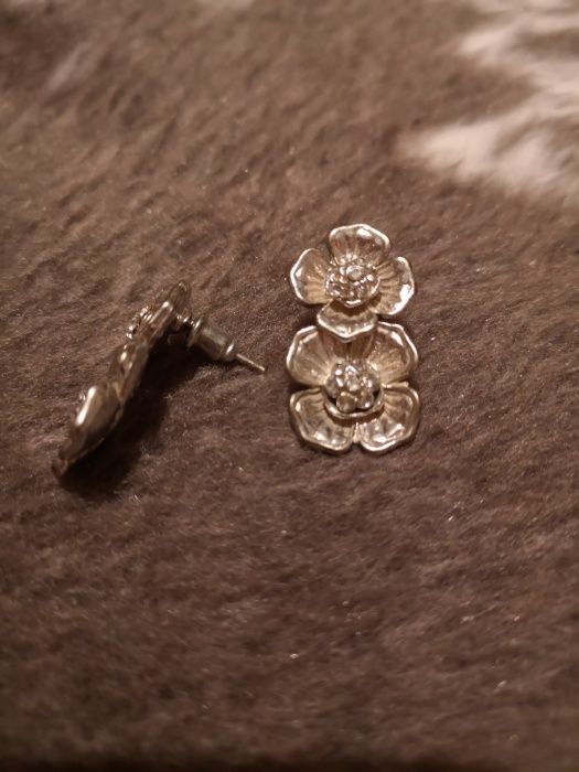 НОВИ обеци с винт