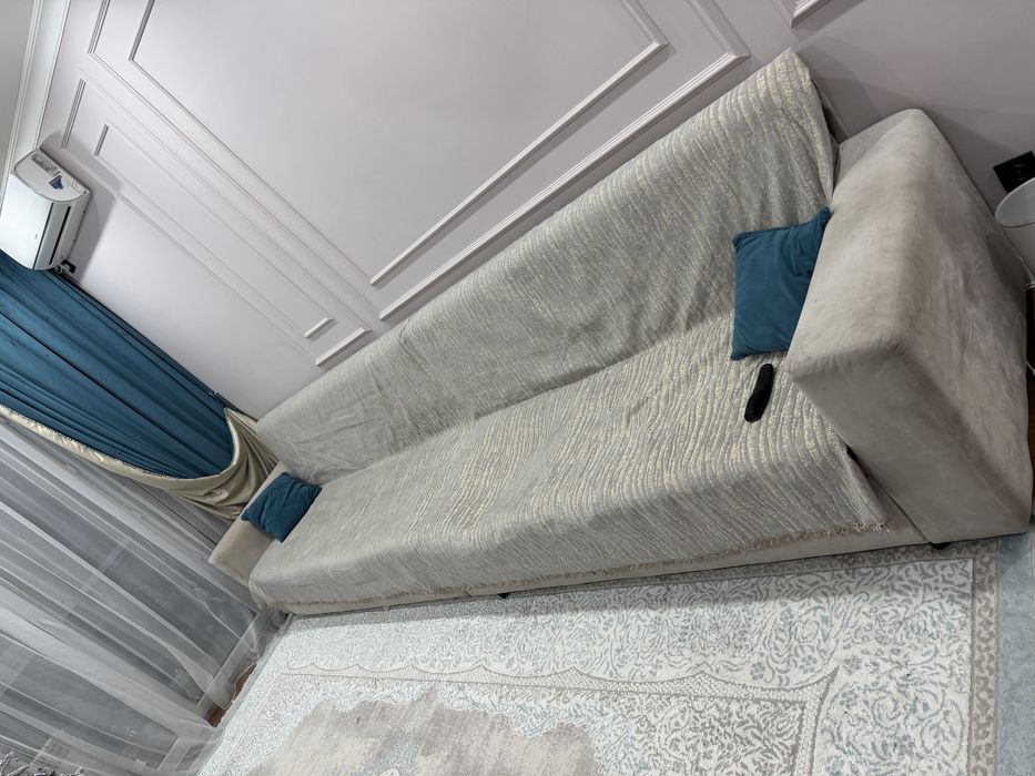 Диван Б/у 4 метра , цвет серый