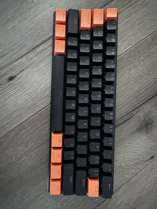 Tastatura Hutsman Mini, neagra, switch mov clicky