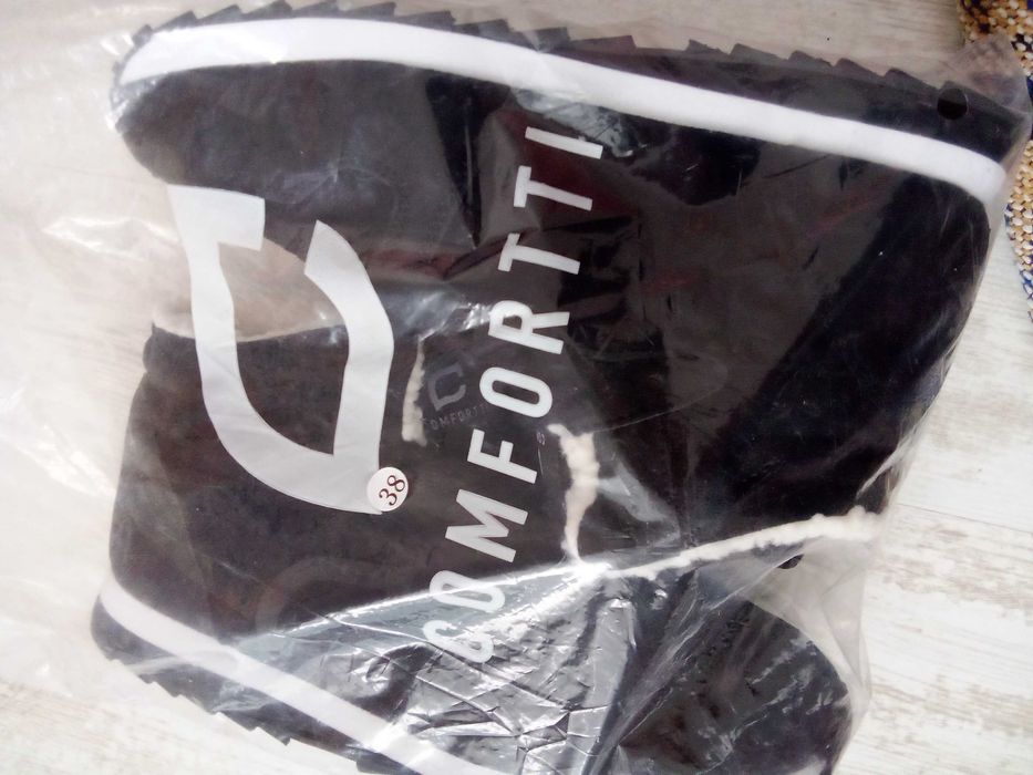 НОВИ обувки велур черни меки и топли ватирани за сухо време р.38