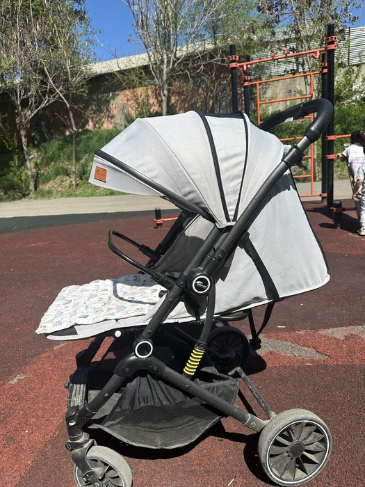 Продам коляску в отличном состояний