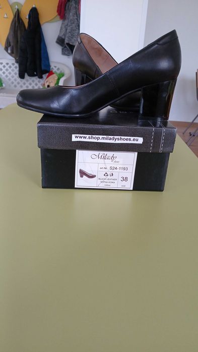 Дамски кожени обувки