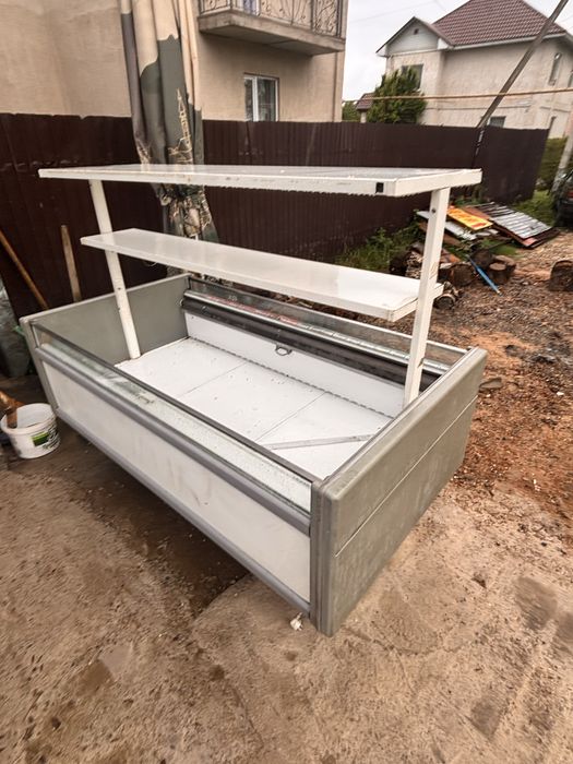 магазинный холодильник