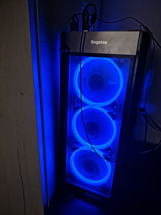 Vând PC gaming  cu răcire