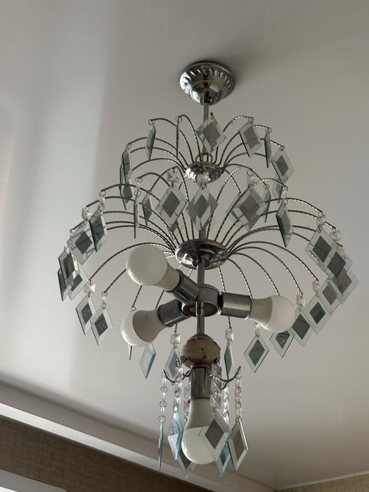 Продам          2          люстры