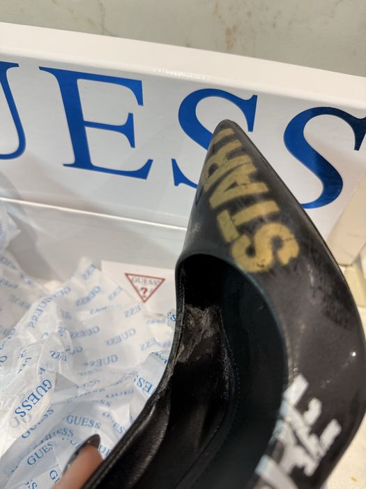 Обувки на ток Guess