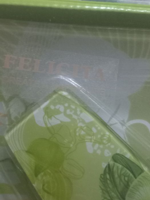 Для торта поднос с лопаточкой.