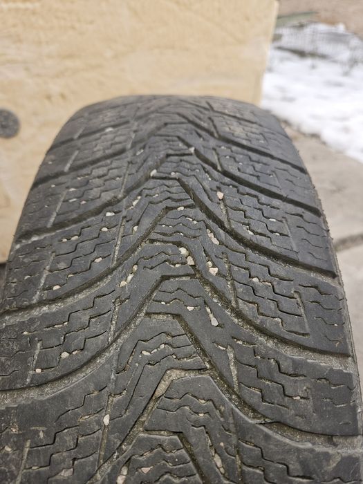 Продам две зимние шины 2шт