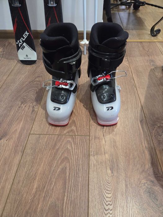 Детски ски,щеки и скиобувки.