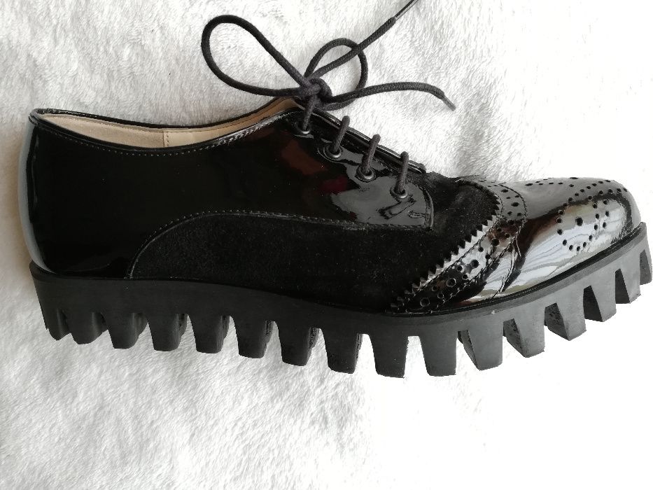 2 чифта кецове и обувки