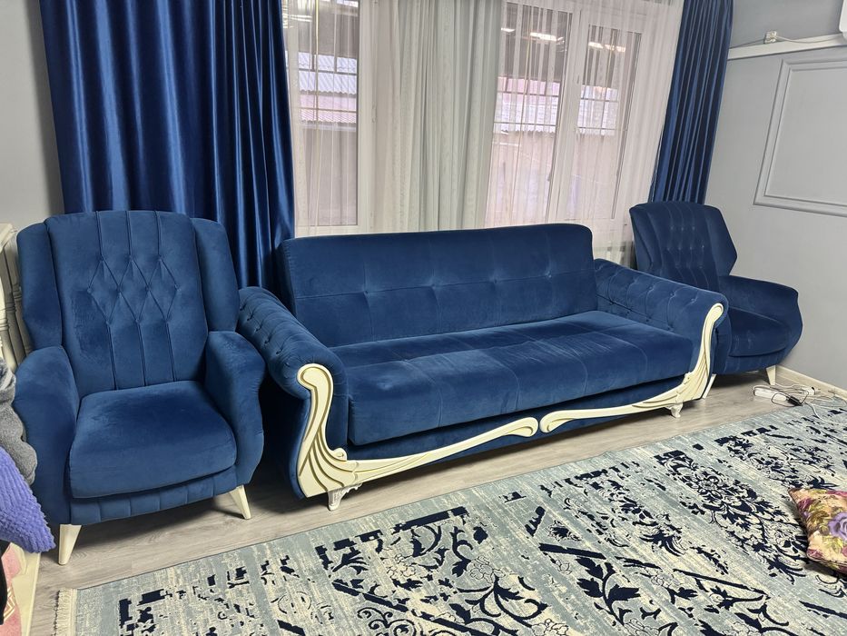 Диван с двумя креслами