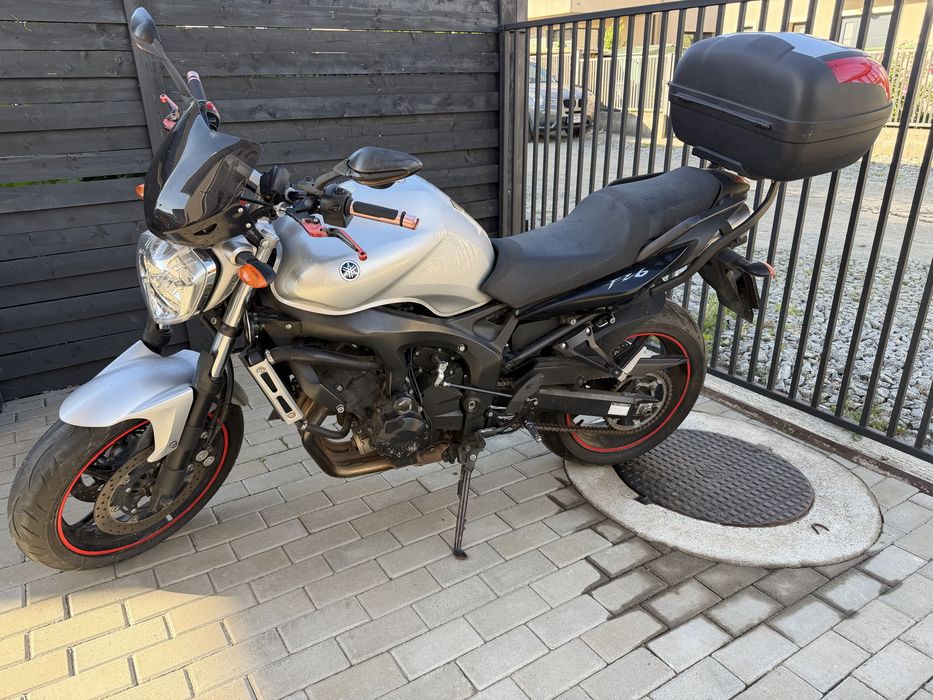 Motocicleta Yamaha FZ6