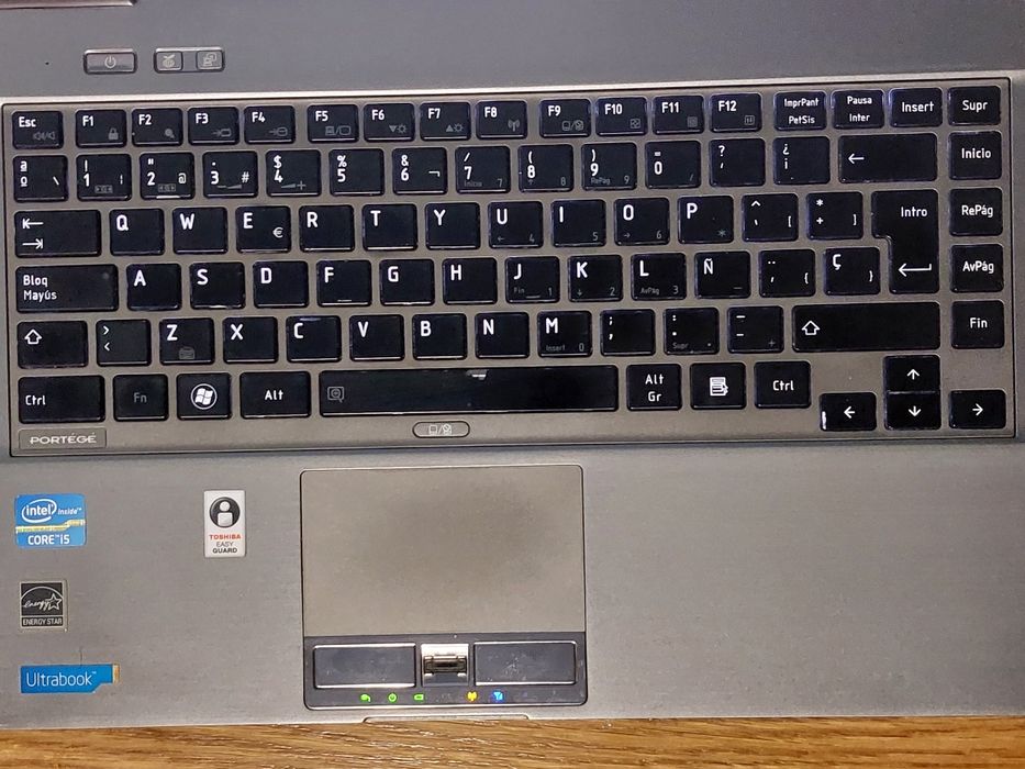 Mini Laptop 13.3 Toshiba I5 3317u 1,7Ghz, 6GB, 240GB SSD, HD Graphics 4000, Win 10 Office 2024