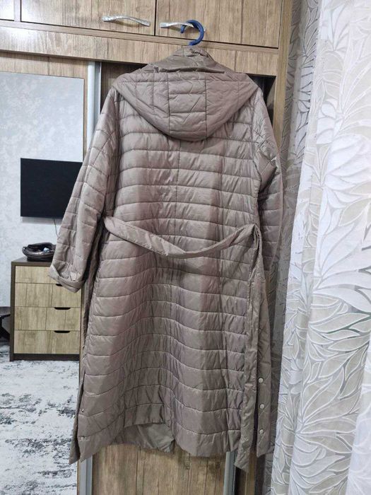 Продается куртка, плащ/Сотилад куртка