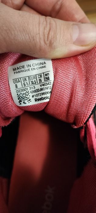 Vând adidași tip gheata Reebok măsură 38,5 interior tălpic 25 cm