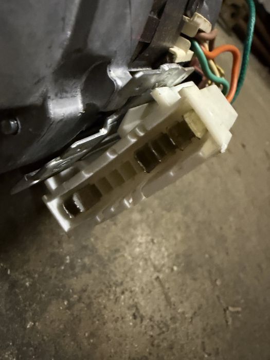 Motor Electrolux Aeg Zanussi cod WU126U35E01 mufa 6 pini