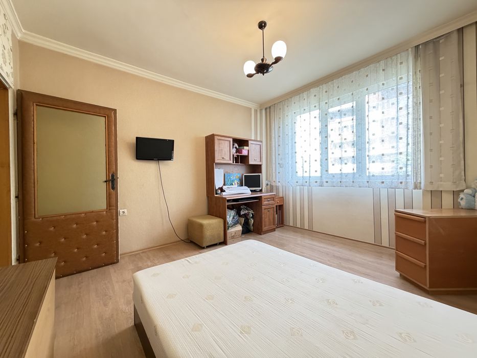 ИМОТИ Силистра продава тристаен апартамент с гараж