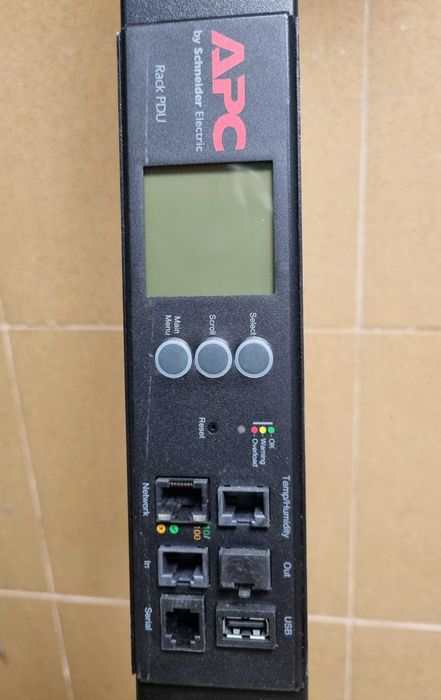 APC Трифазен Rack PDU, 11 kW, 16A, 230V, 21x C13 и 3x C19, Управляем