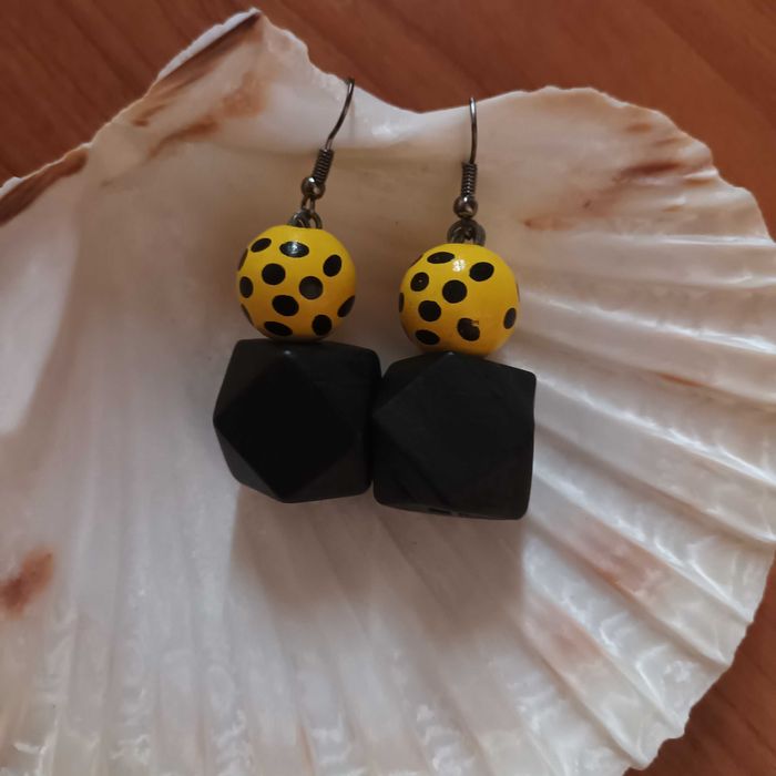 Продава симпатични обеци