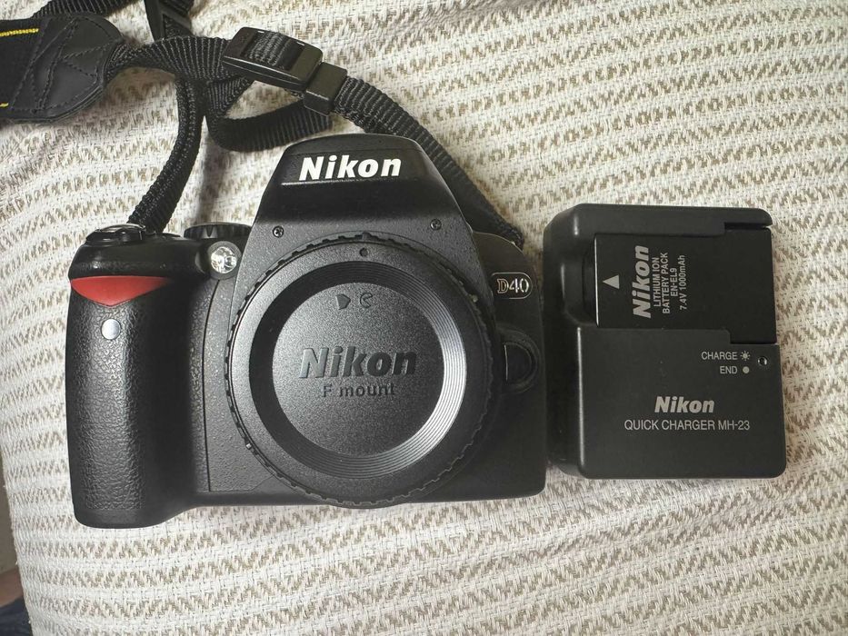 Nikon D40 DSLR Body – Funcțional, Acumulator Inclus