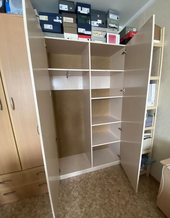 Шкаф для одежды распашной