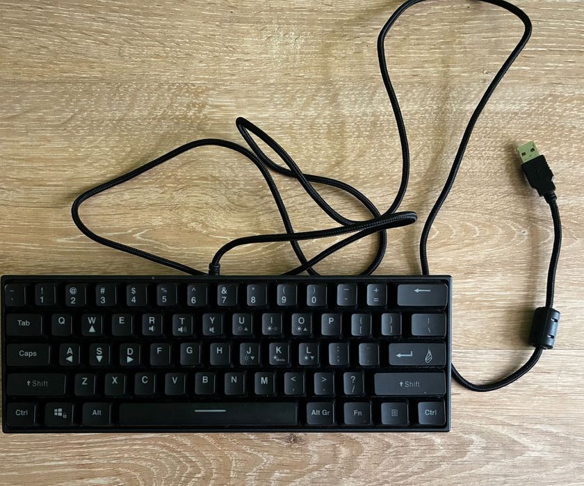 Клавиатура “SURFIRE”