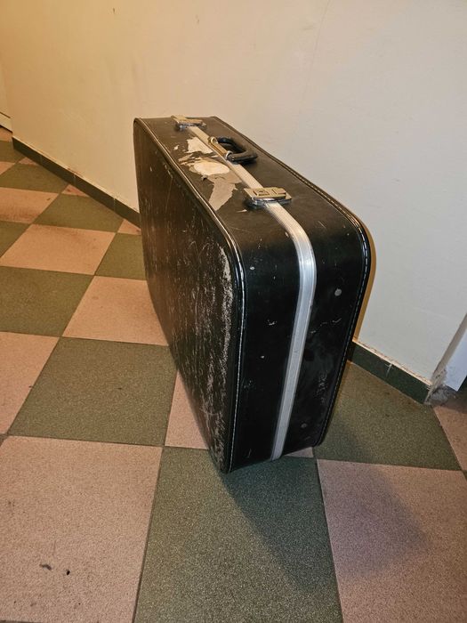 Куфар голям за пътуване