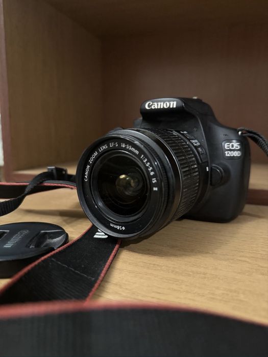 Canon EOS 1200D.