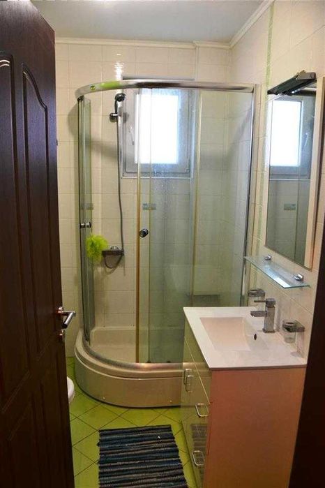 Дава се под наем Двустаен апартамент в Бургас, Славейков - 65 кв.м за 204 € - Снимка #2