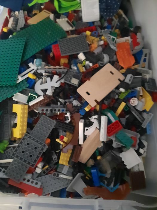 Vand piese lego la kg. Doar lego original