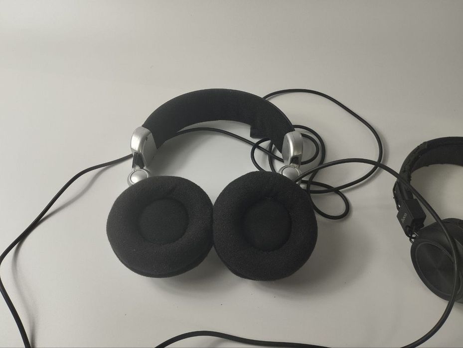 Продам Dj наушники Behringer и беспроводные наушники. Б/У.