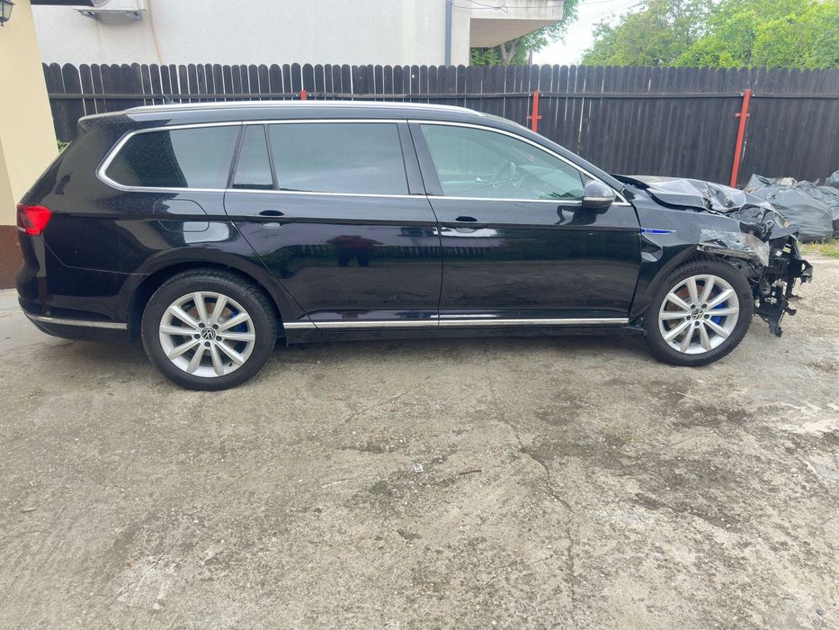 Volkswagen Passat GTE facelift 2021 - Plug-in Hibrid - Avariat