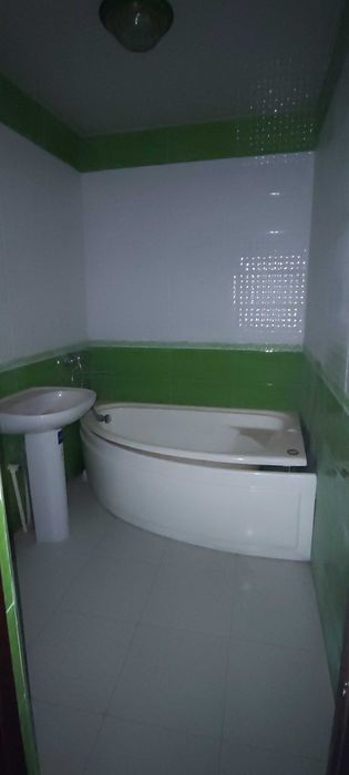 4х комнатная  на 2 м этаже на против Эркин савдо