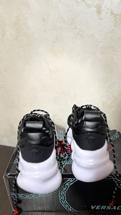 Adidași Versace Chain Reaction