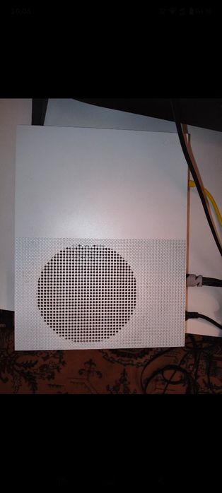 Vând Xbox One S 1TB