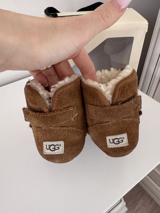 UGG-uri marimea 20.5